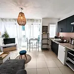 Apparemment Moderne Au Coeur De Bayonne