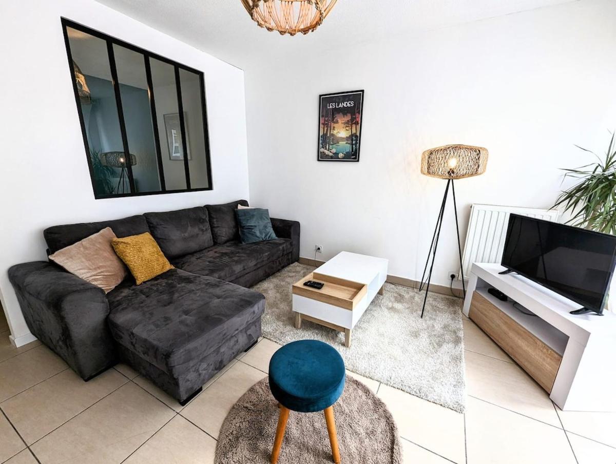 Apparemment Moderne Au Coeur De Bayonne